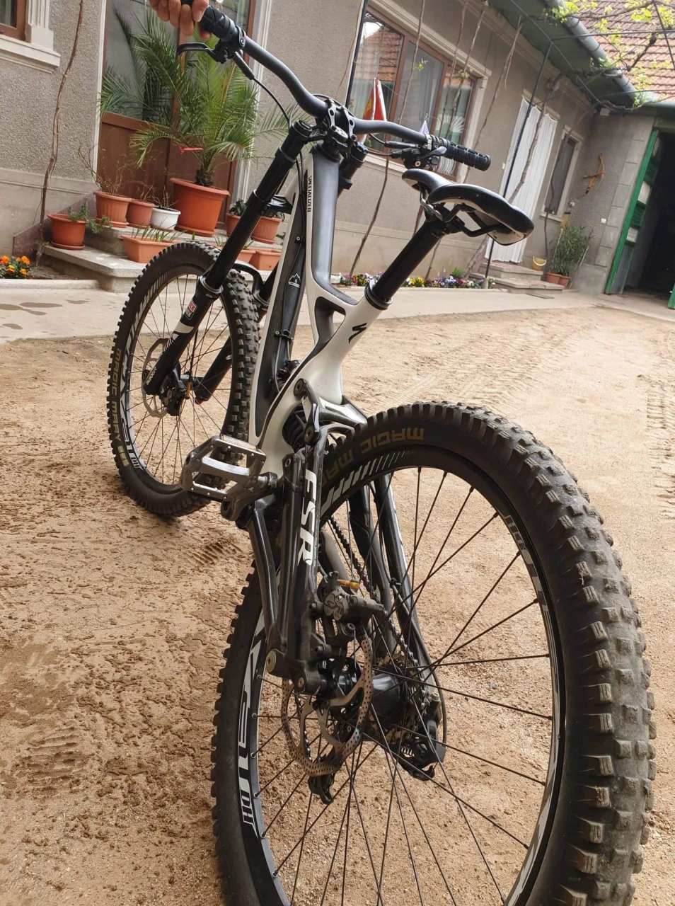 1. Bicicleta Downhill Specialized 26’’