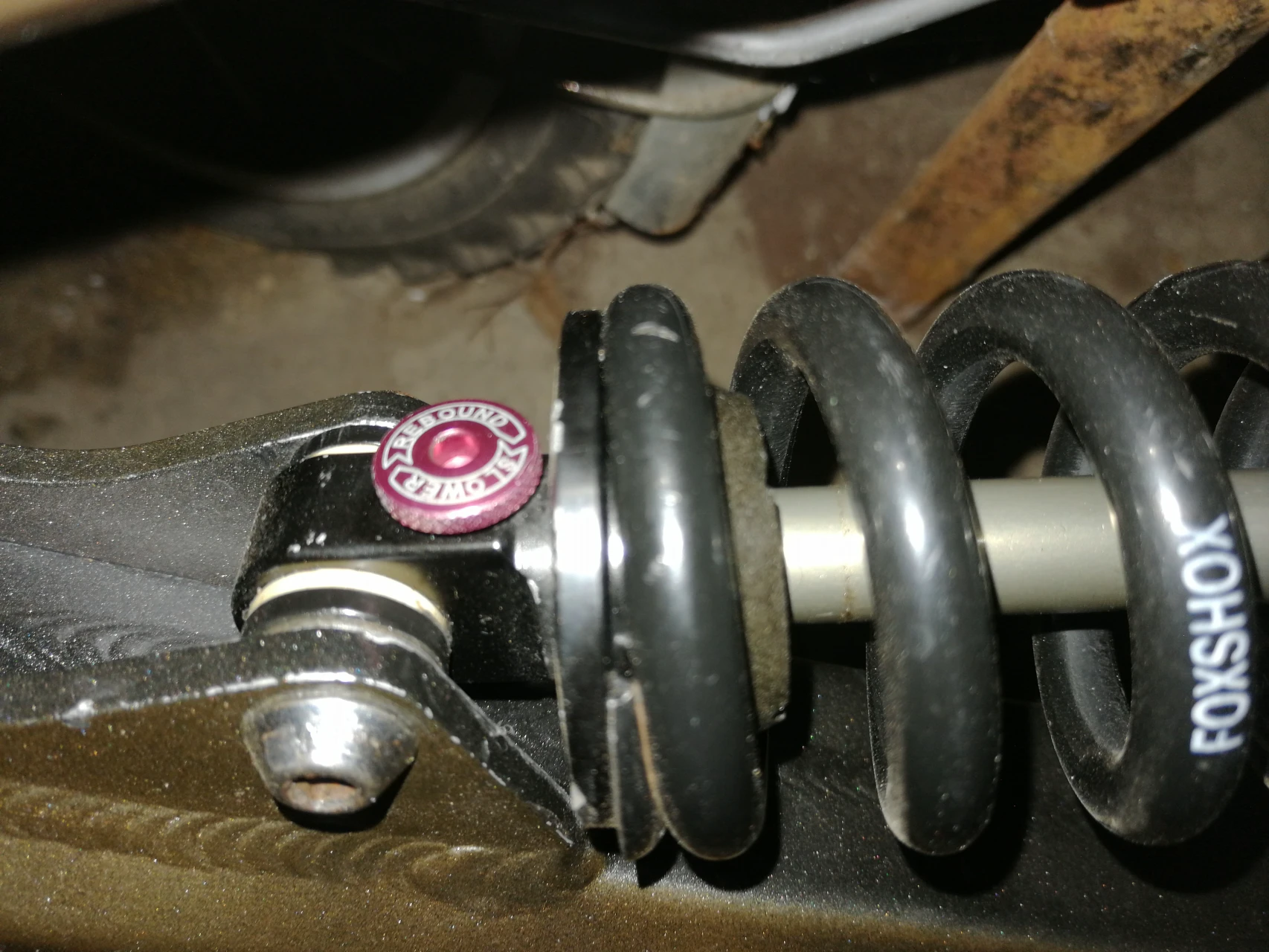 4. Vând shock fox dhx 4.0 performance.