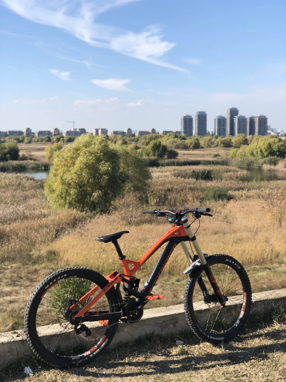 1. Mondraker summum pro carbon