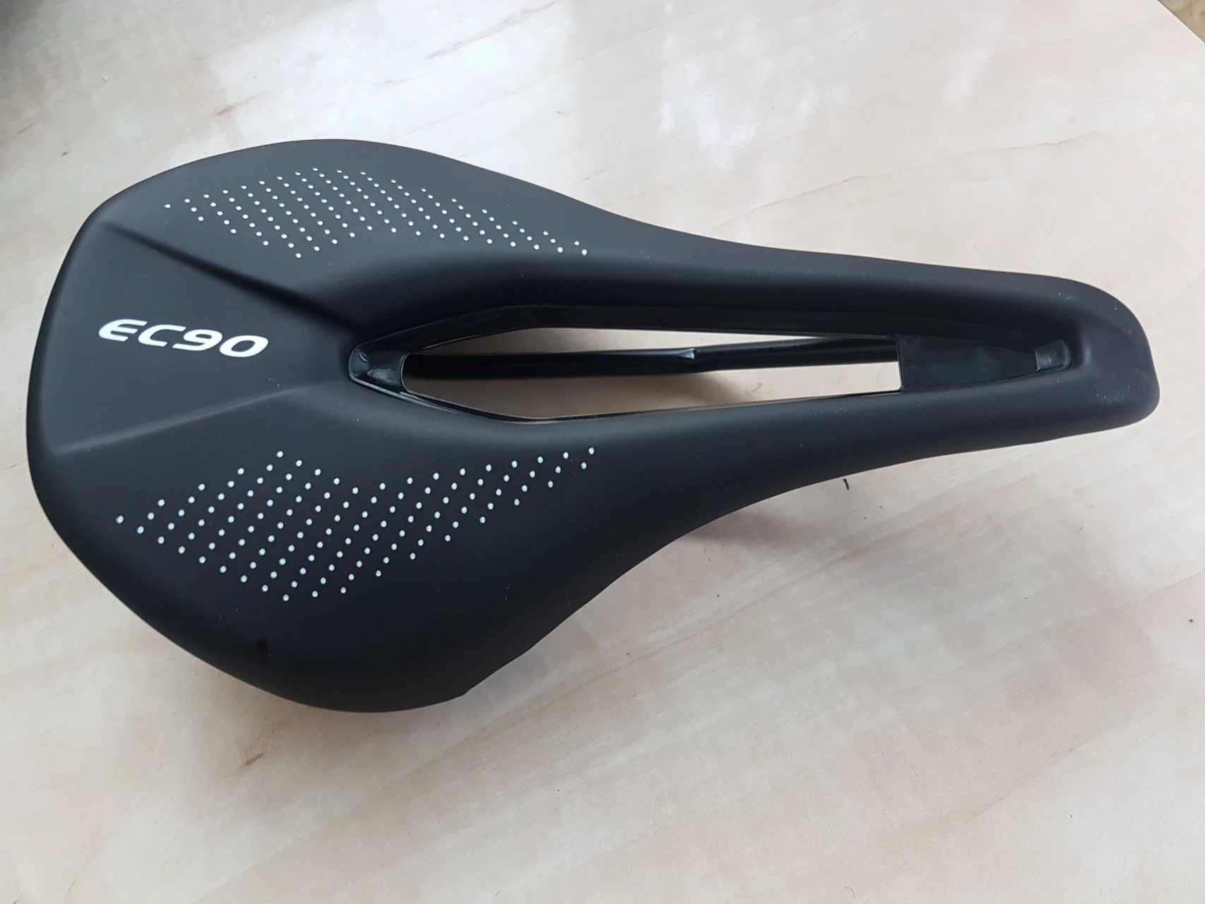 1. Sa EC90 aluminiu cu piele si mult gel 210 grame