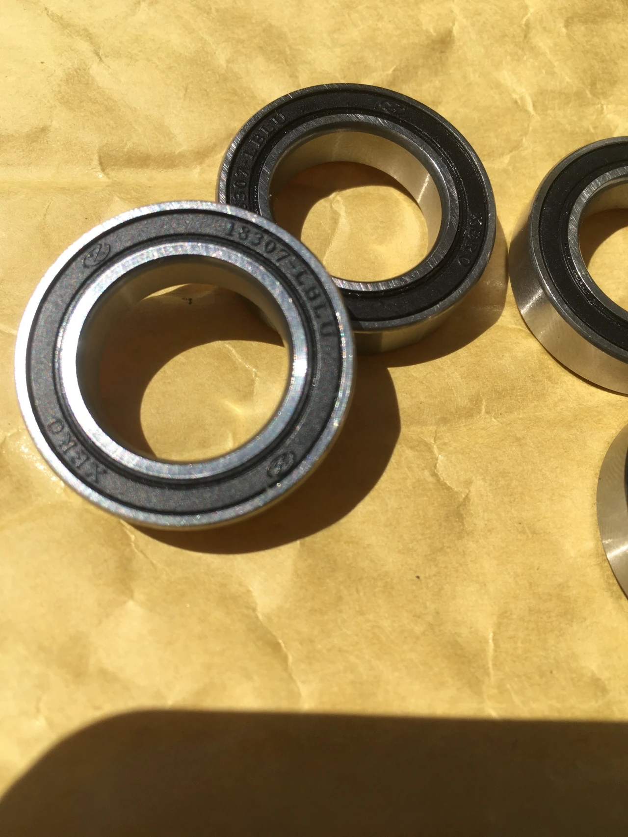 1. Vand set 4 rulmenti 18x30x7mm