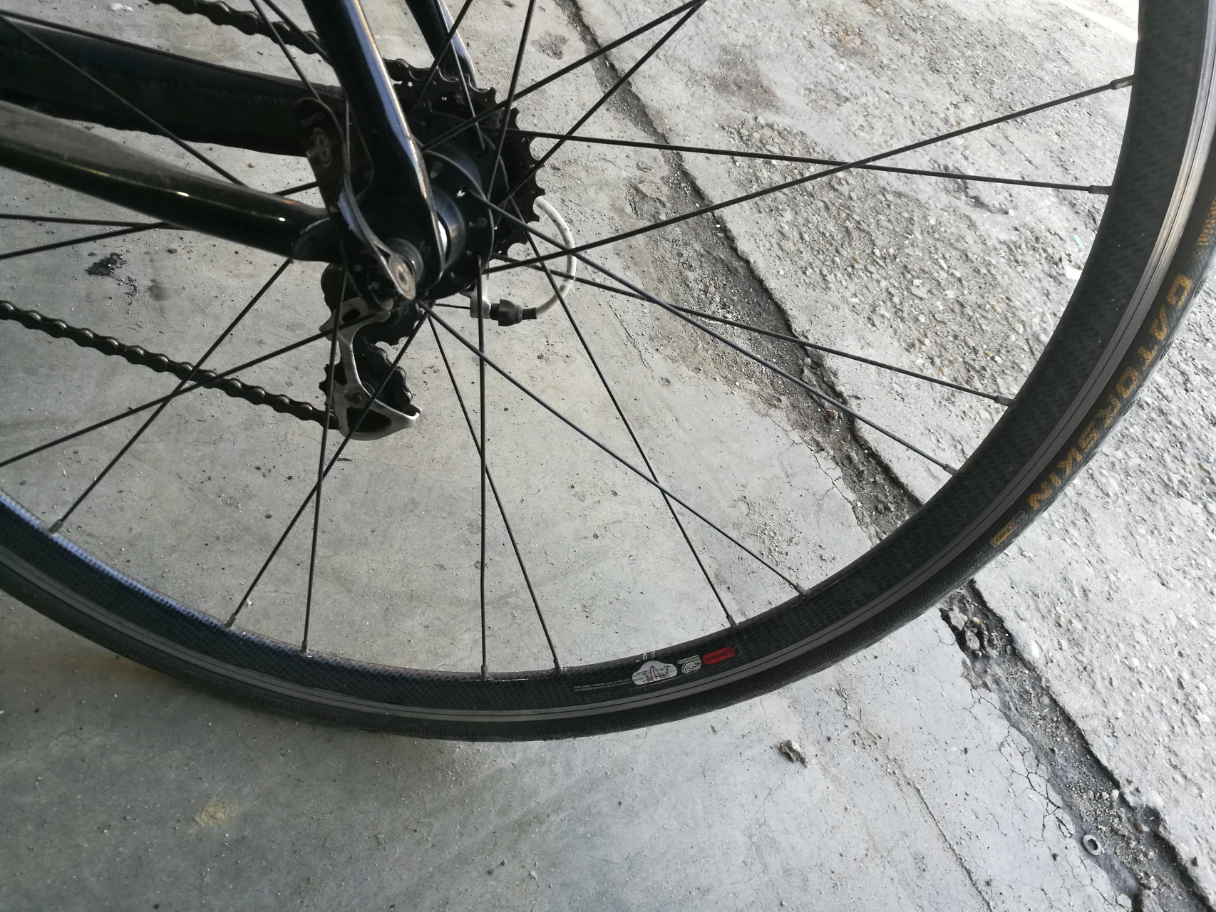 8. Bicicleta fibra carbon