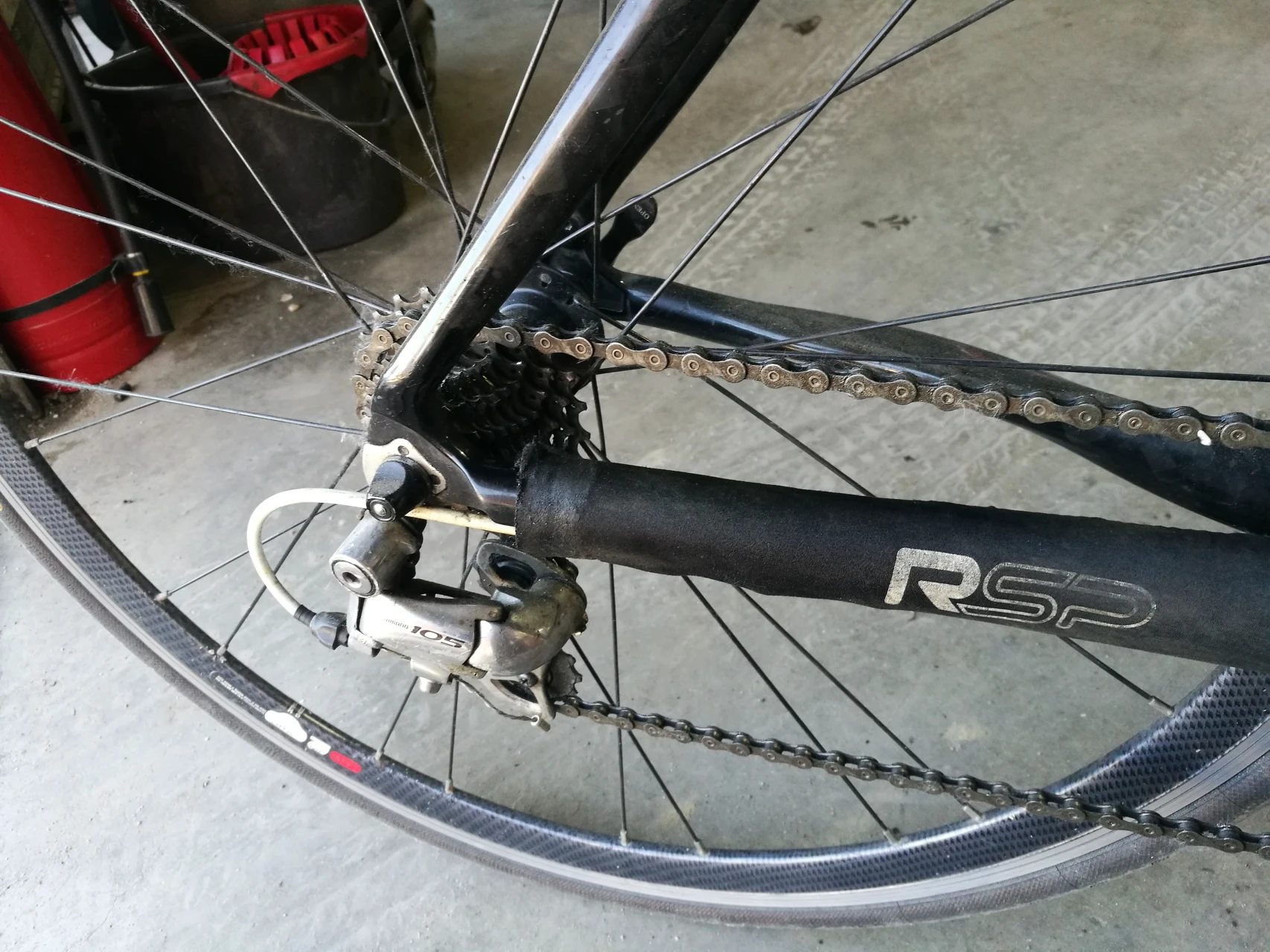 3. Bicicleta fibra carbon