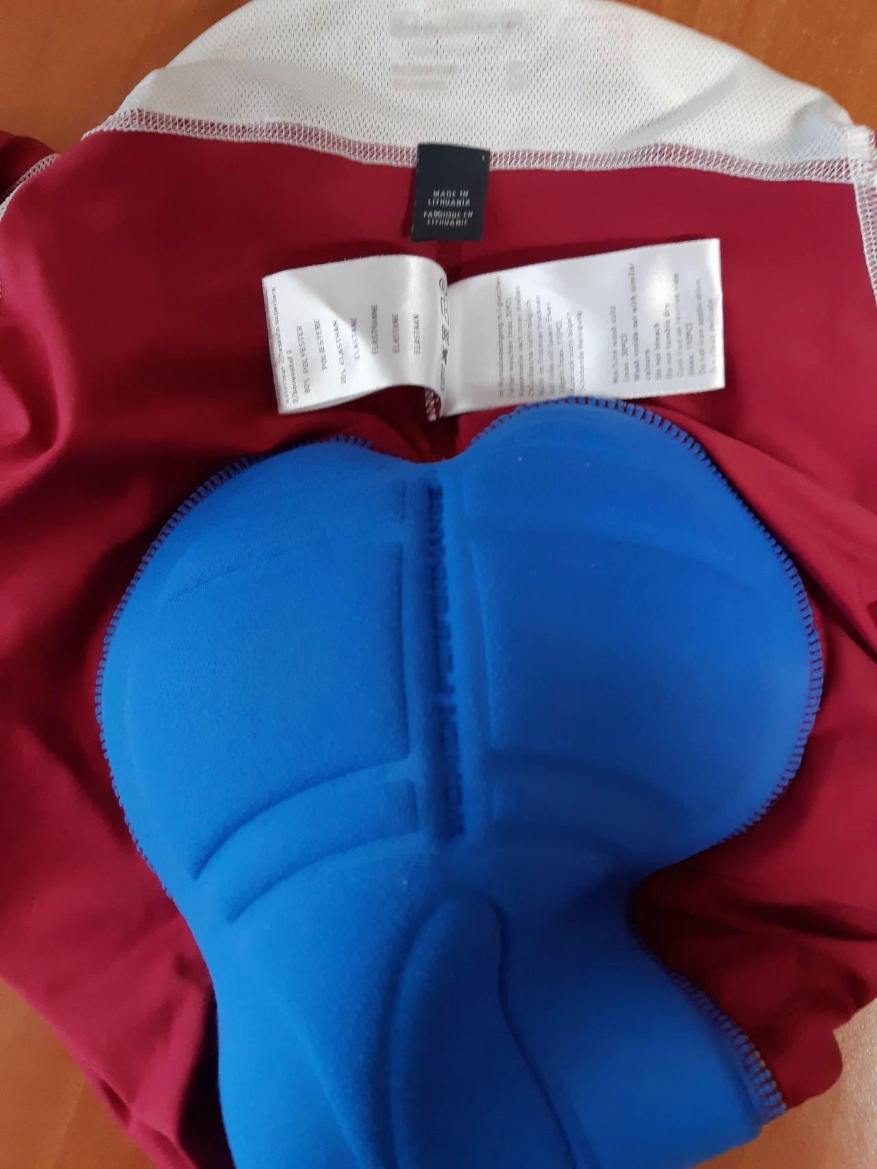 1. Pantaloni scurti Scott S