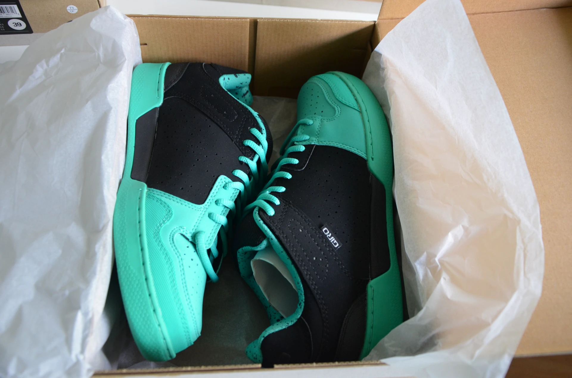 6. NOU! Pantofi GIRO Jacket Black/Turquoise