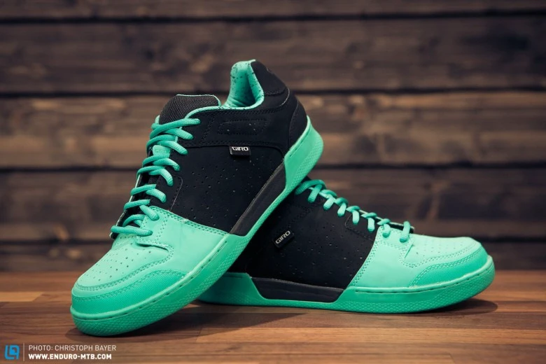 1. NOU! Pantofi GIRO Jacket Black/Turquoise