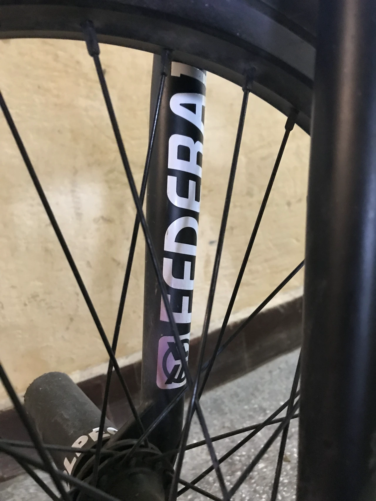 5. Vând bmx custume