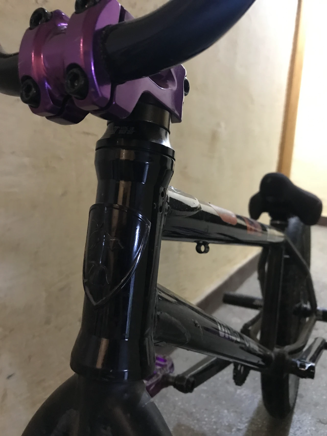 4. Vând bmx custume