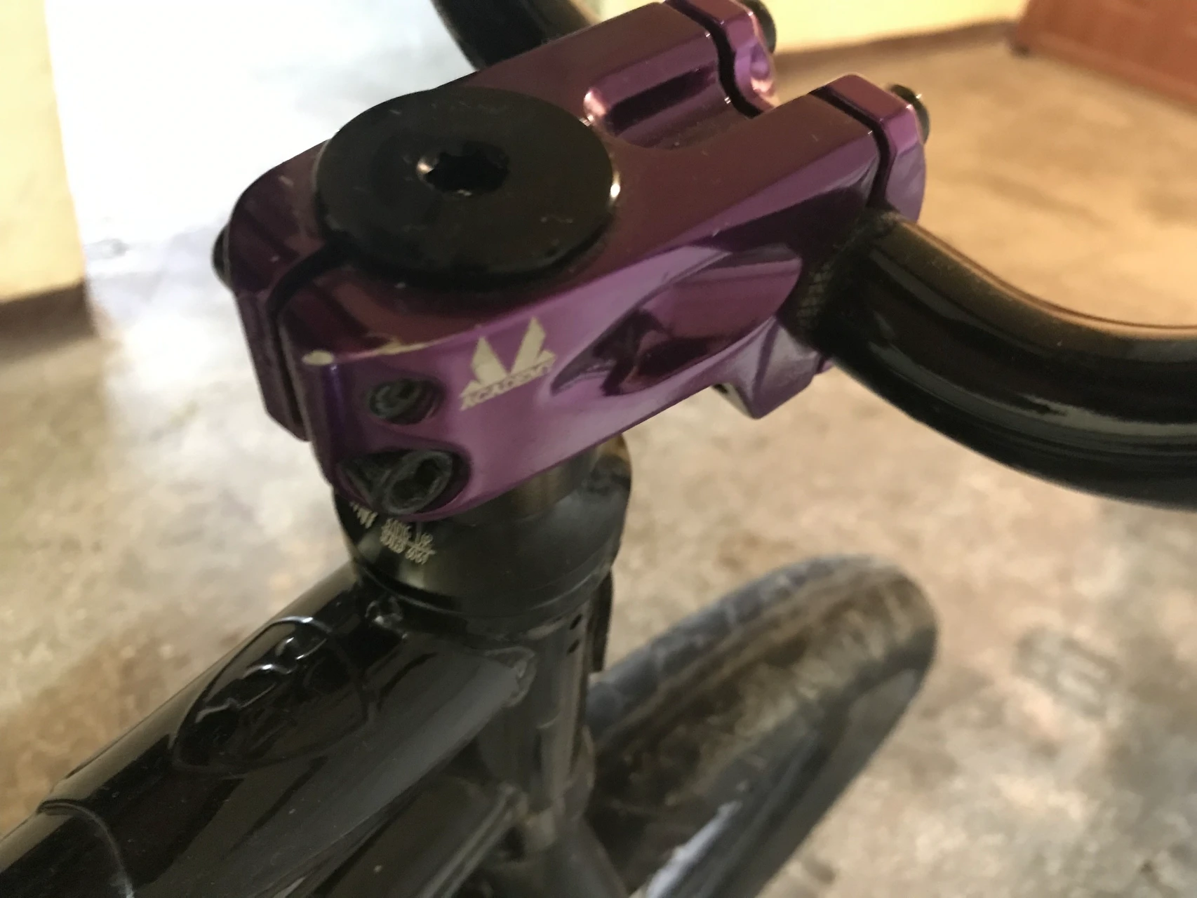 3. Vând bmx custume