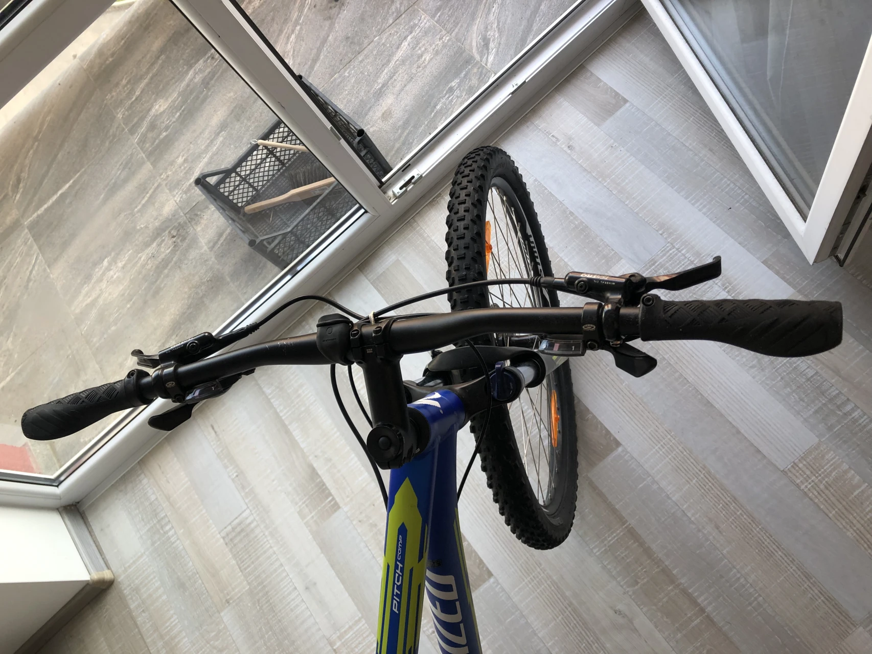 1. Bicicleta Specialized hardtrail
