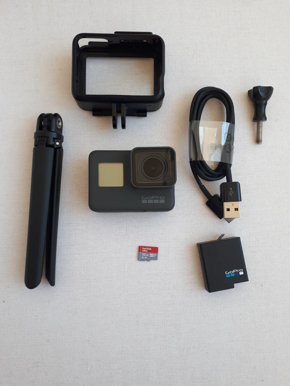 5. GoPro Hero 5 Black+ Trepied