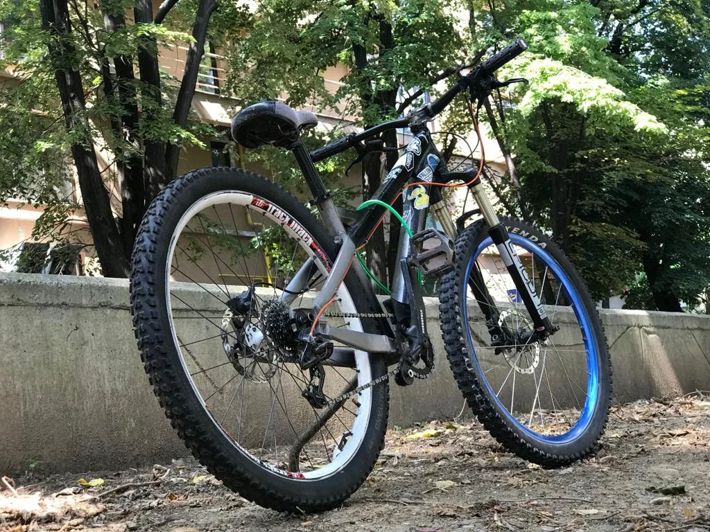 8. Bicicleta Specialized 26 XC-Dirt