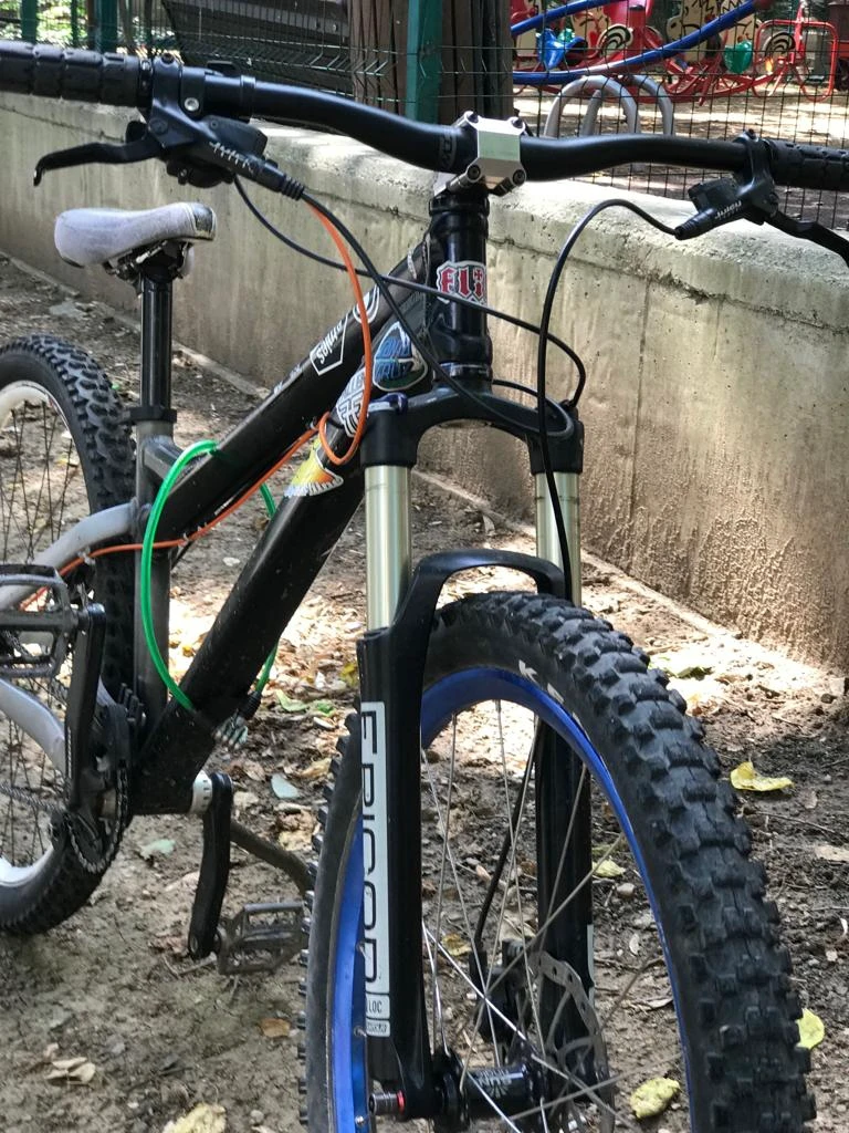 5. Bicicleta Specialized 26 XC-Dirt