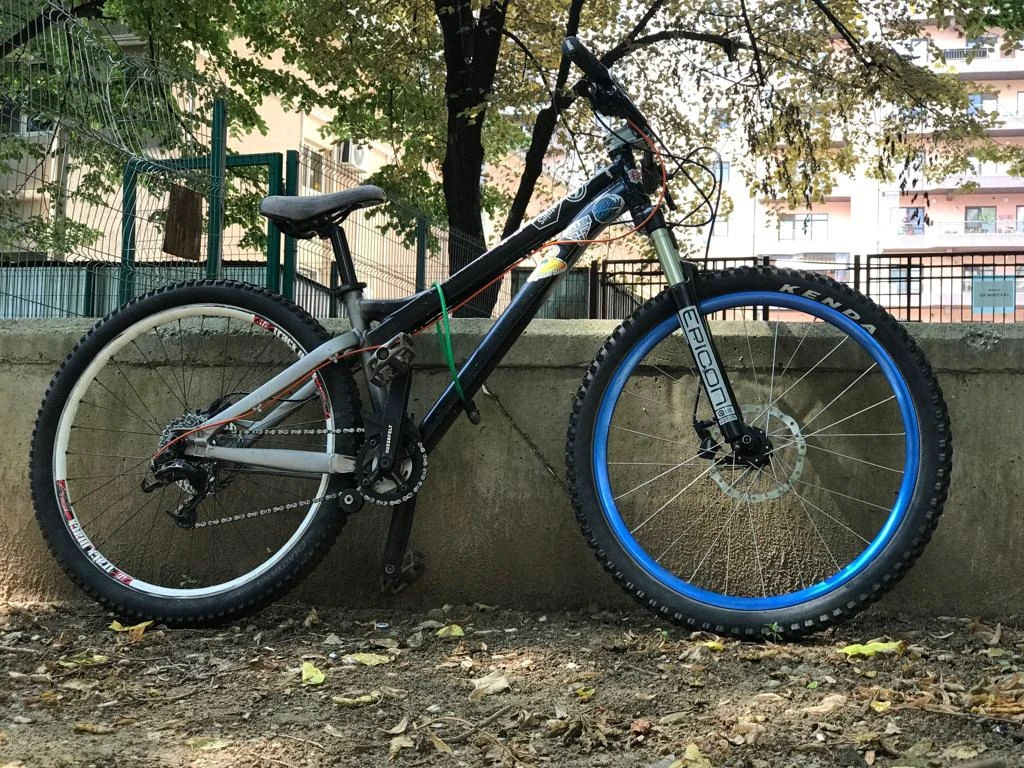3. Bicicleta Specialized 26 XC-Dirt