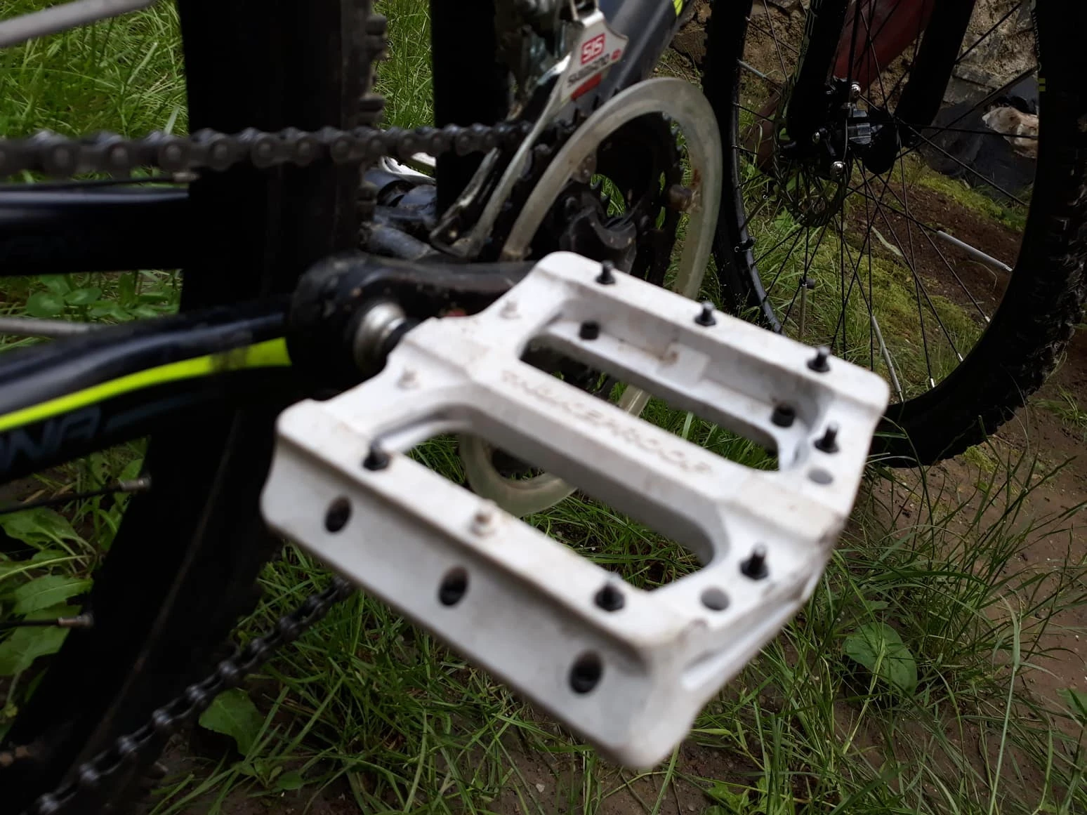 1. Bicicleta Mtb DHS Terrana 26' mansoane si pedale noi!! Vand urgent!!