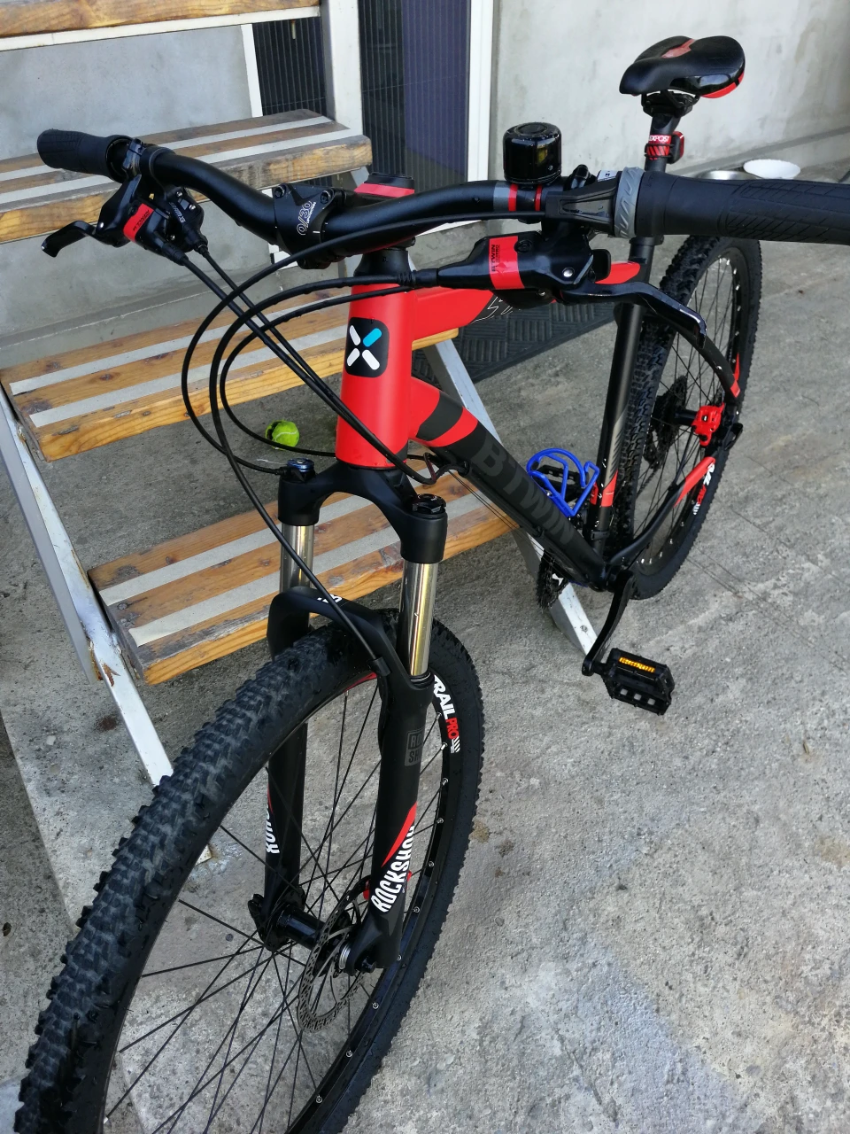 5. MTB B'Twin 560 ST RockShock