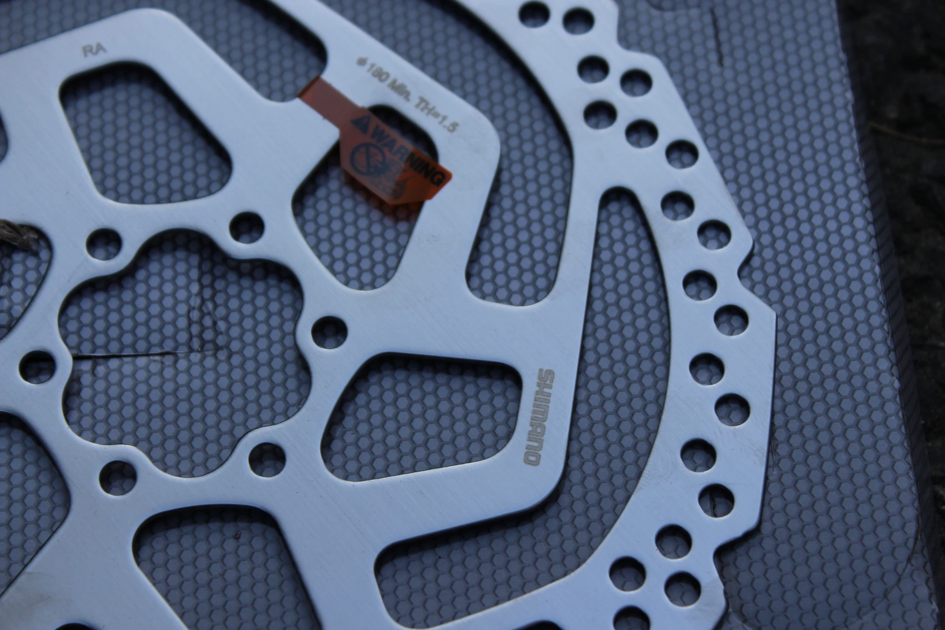4. Shimano SM-RT26M Alivio disc - 180mm
