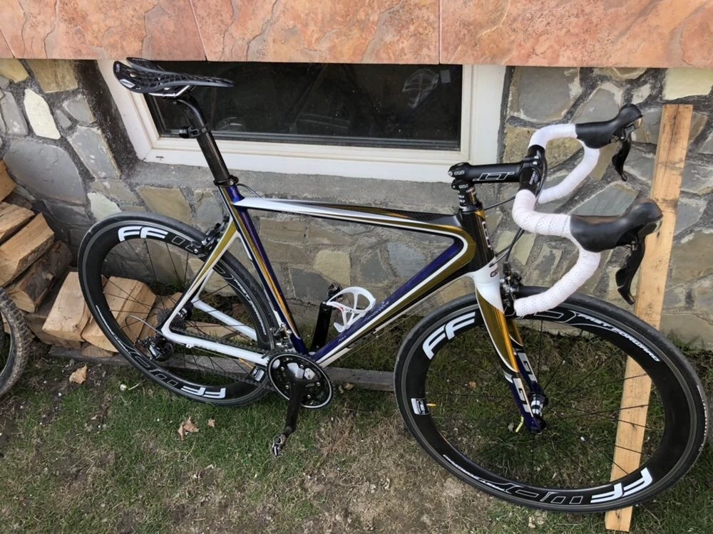 8. Cursiera GT carbon marime L 7,2kg / Schimb MTB XL