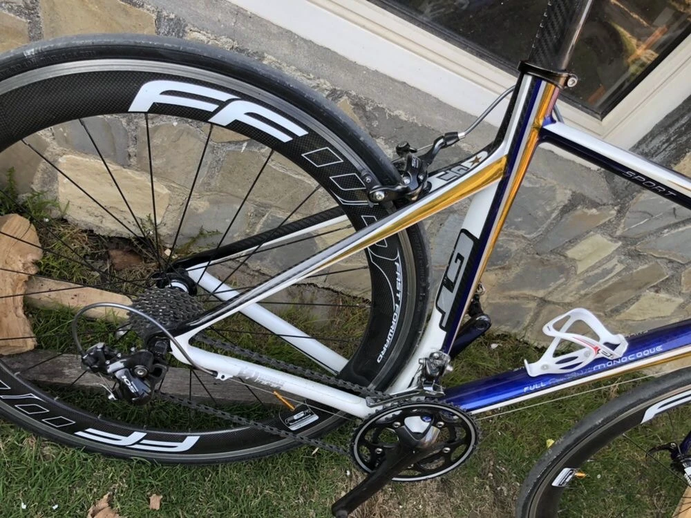 7. Cursiera GT carbon marime L 7,2kg / Schimb MTB XL