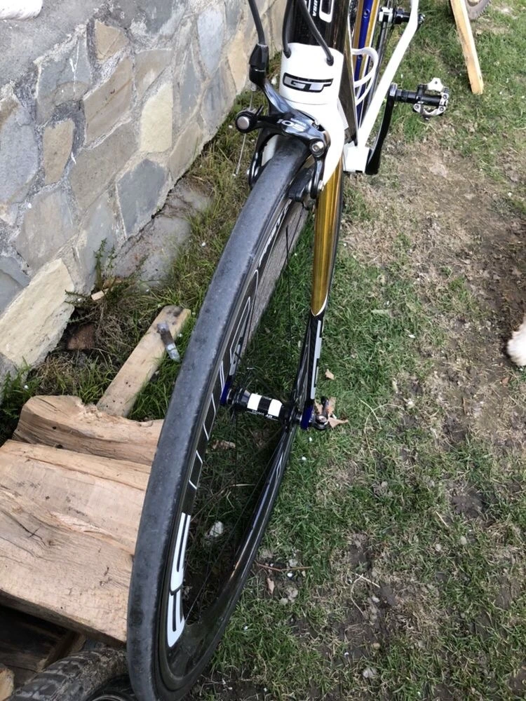 4. Cursiera GT carbon marime L 7,2kg / Schimb MTB XL
