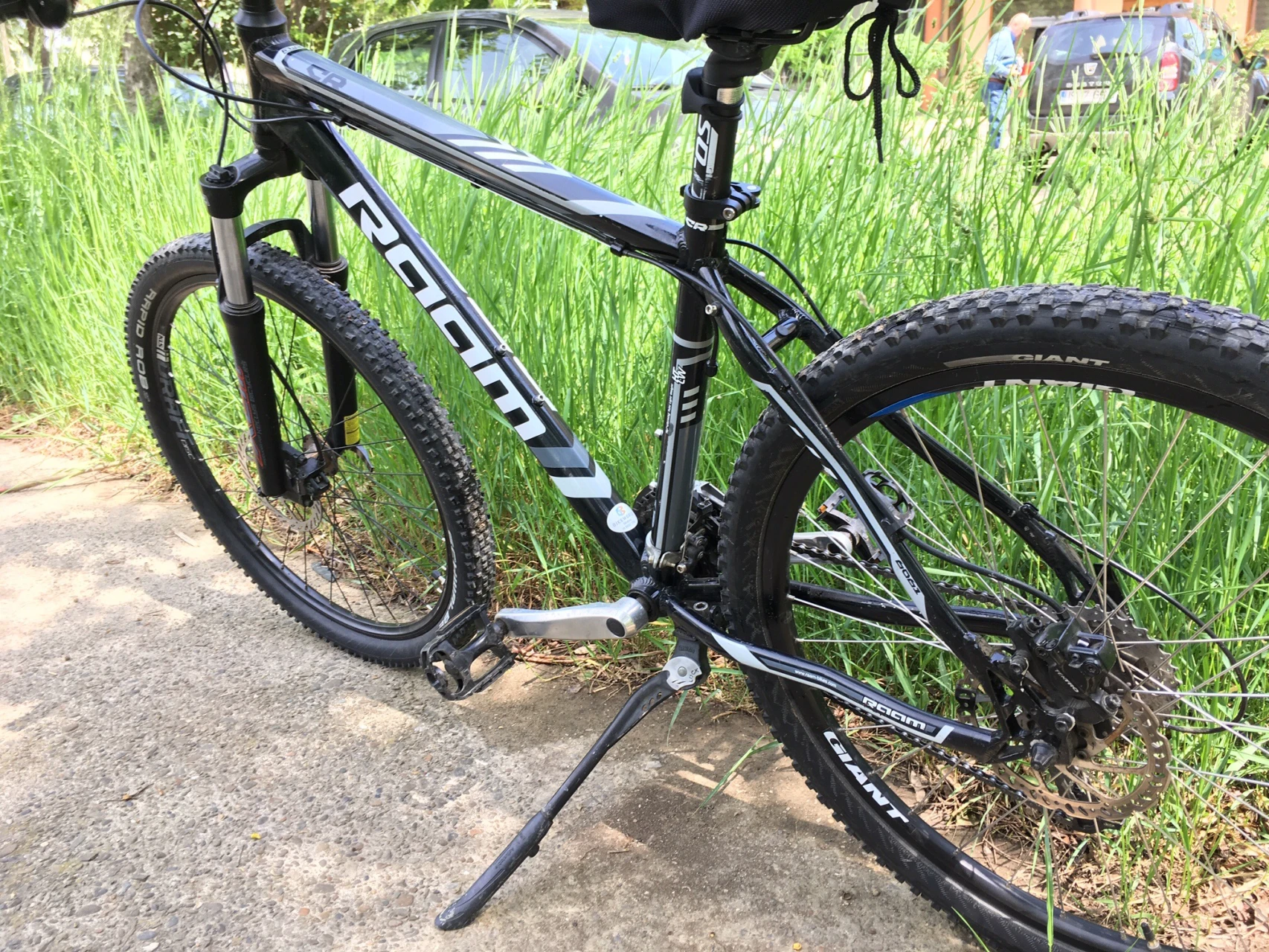 8. Bicicleta ușoară, hidraulică - aproape noua