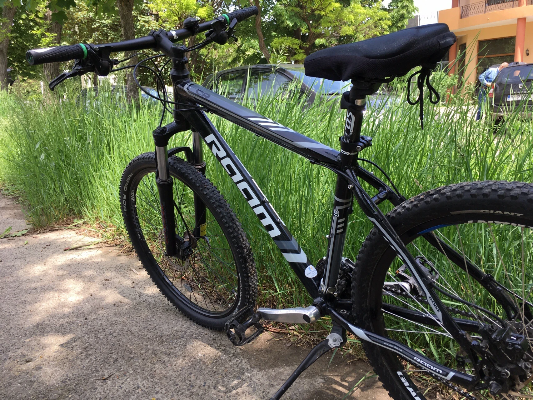 6. Bicicleta ușoară, hidraulică - aproape noua