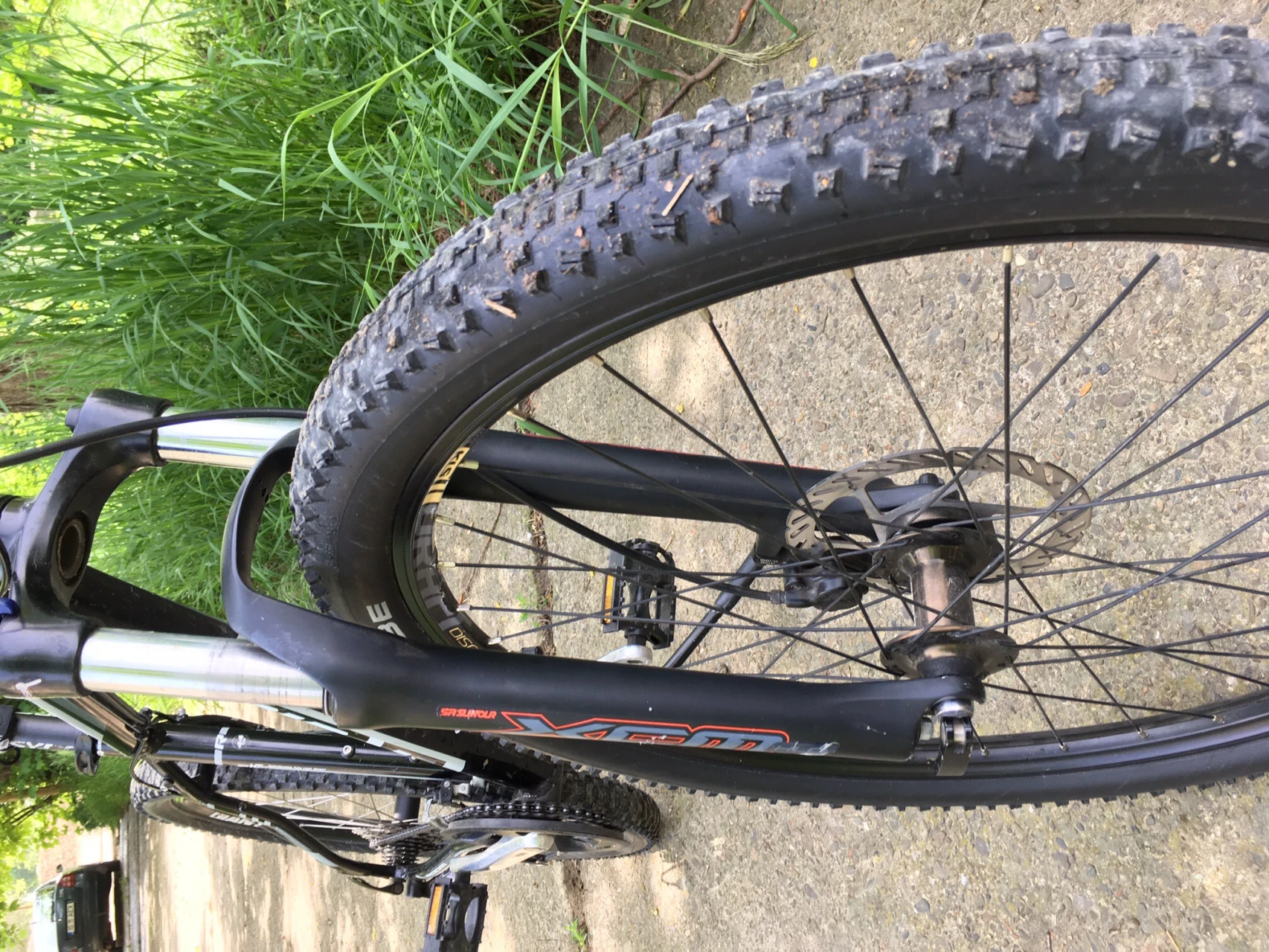 1. Bicicleta ușoară, hidraulică - aproape noua