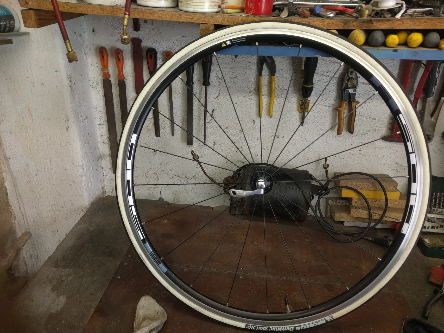 1. Roata fata Shimano R500