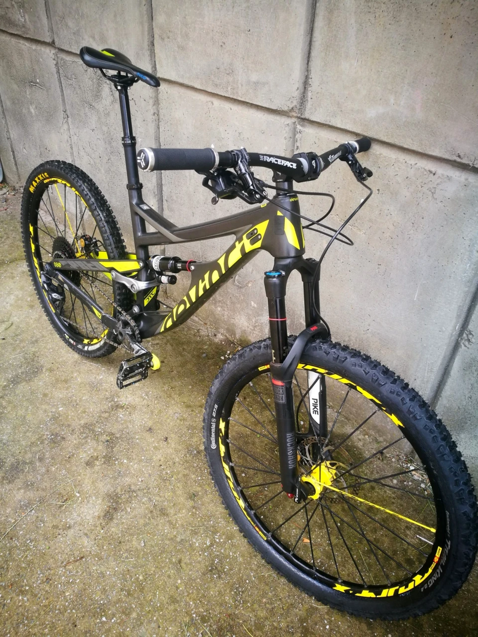 5. Devinci Spartan marime M cadru carbon