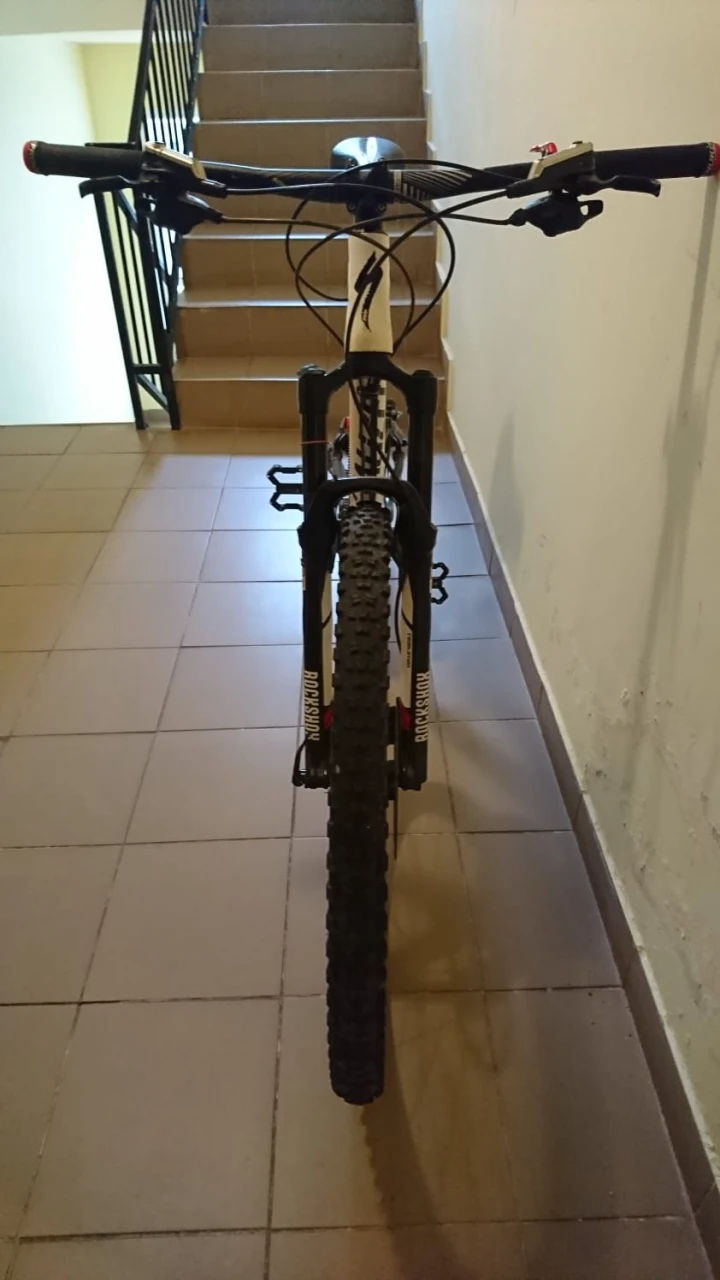 7. Bicicleta MTB Specialized Stumpjumper FSR Comp 29