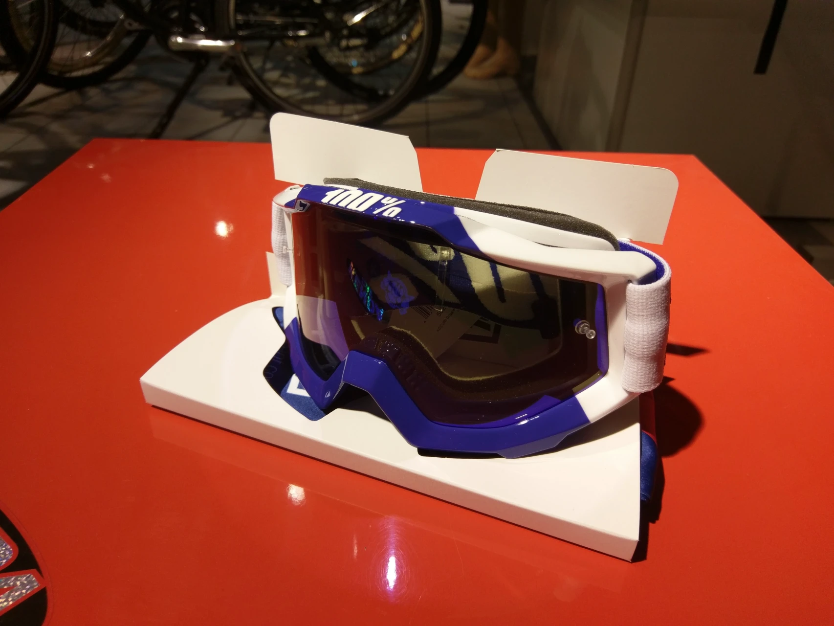 2. Ochelari 100% Accuri Calgary Mirror Blue Lens