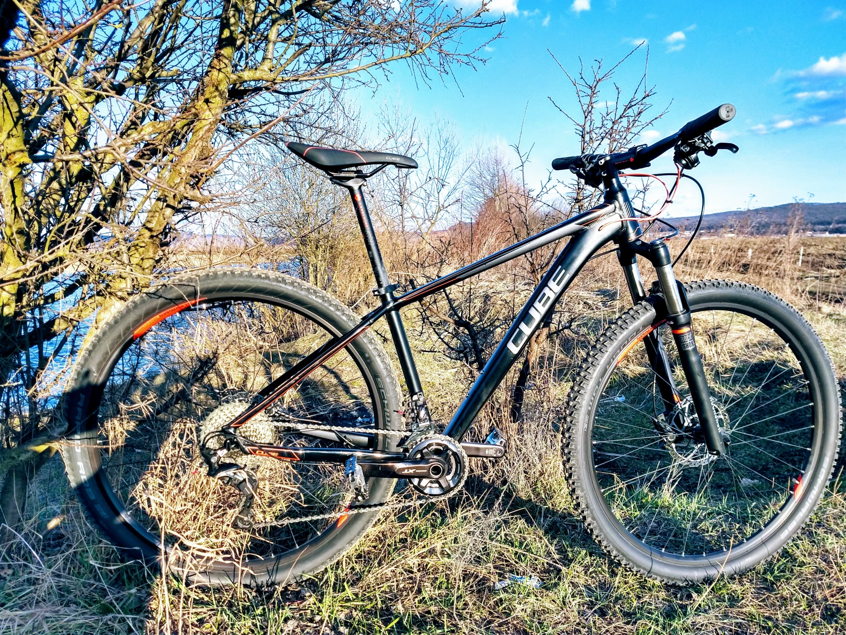 3. Bicicletă MTB CUBE