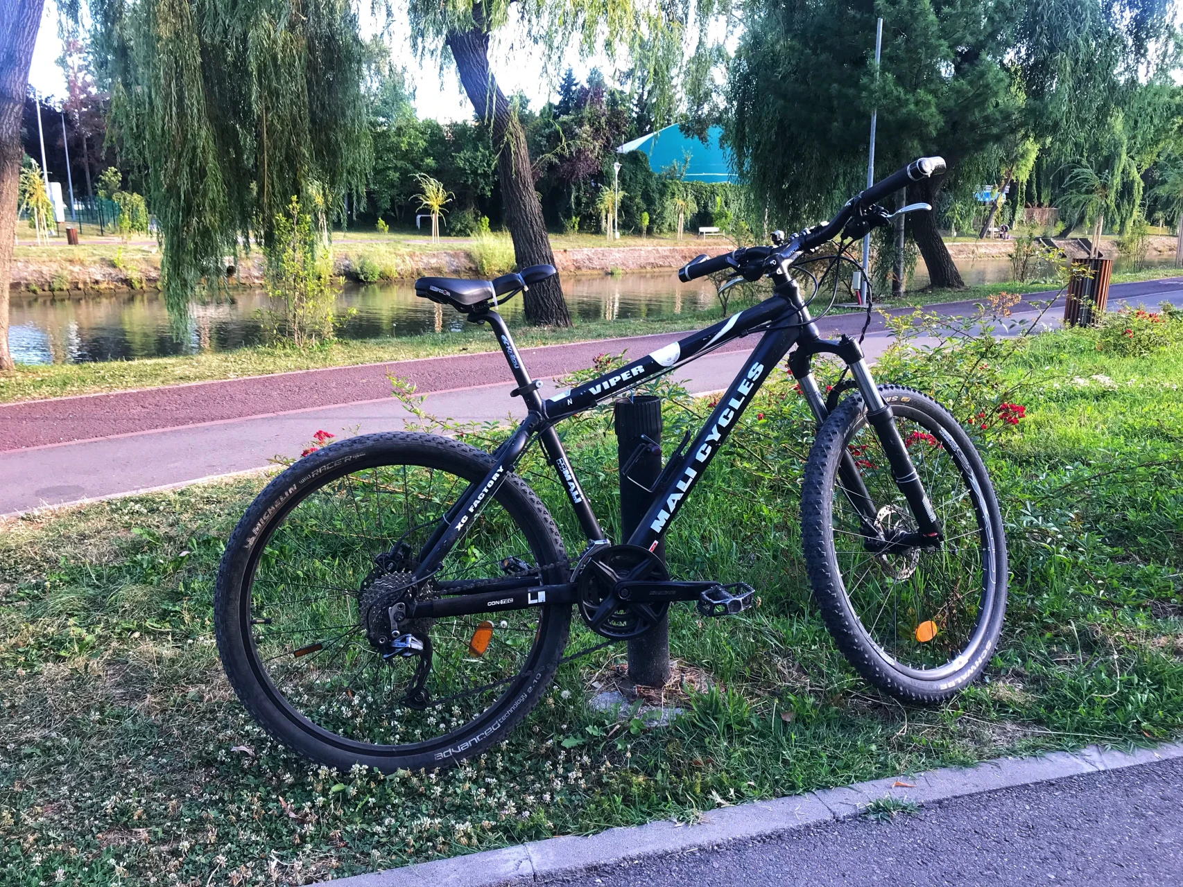 6. Vând bicicleta Mali Cycles