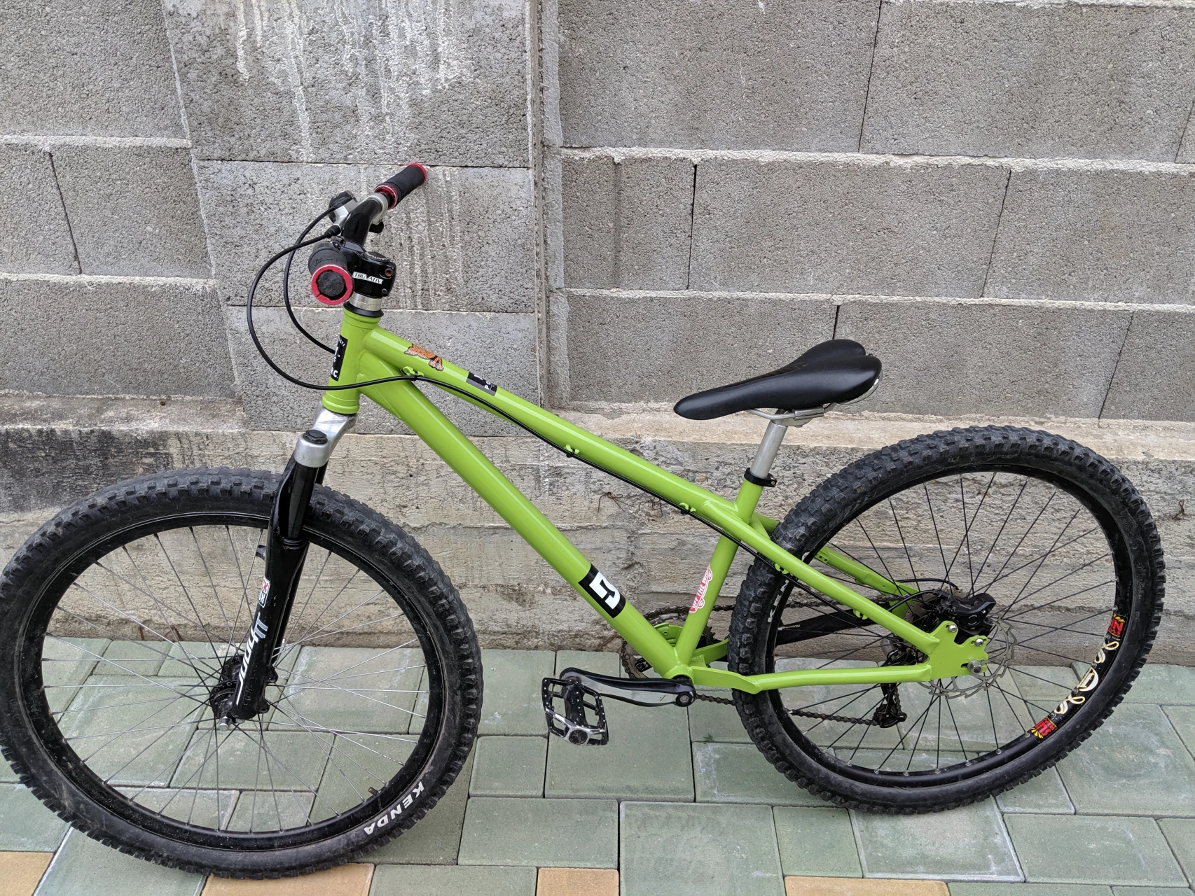 6. Bicicleta dirt bike/MTB