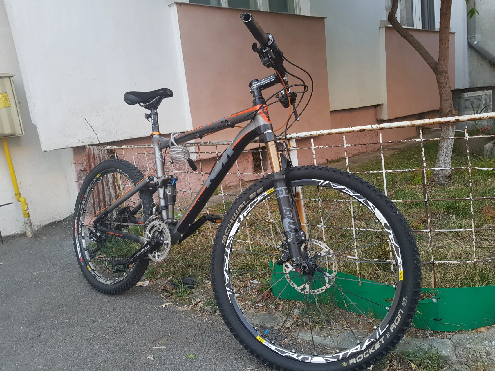 1. Bicicleta KTM Tacer Prestige Carbon