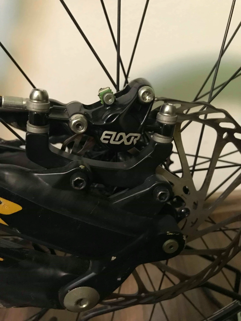 1. Avid Elixir 9 Carbon