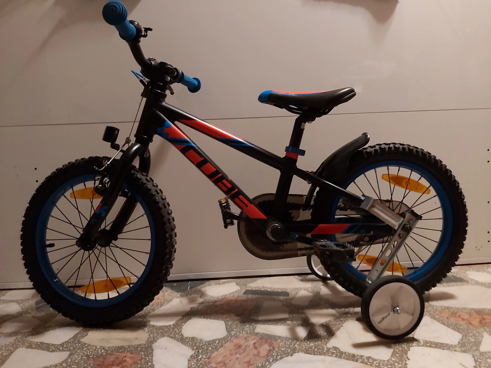 1. BICICLETA COPII CUBE KID 160 Black Flashred 2017