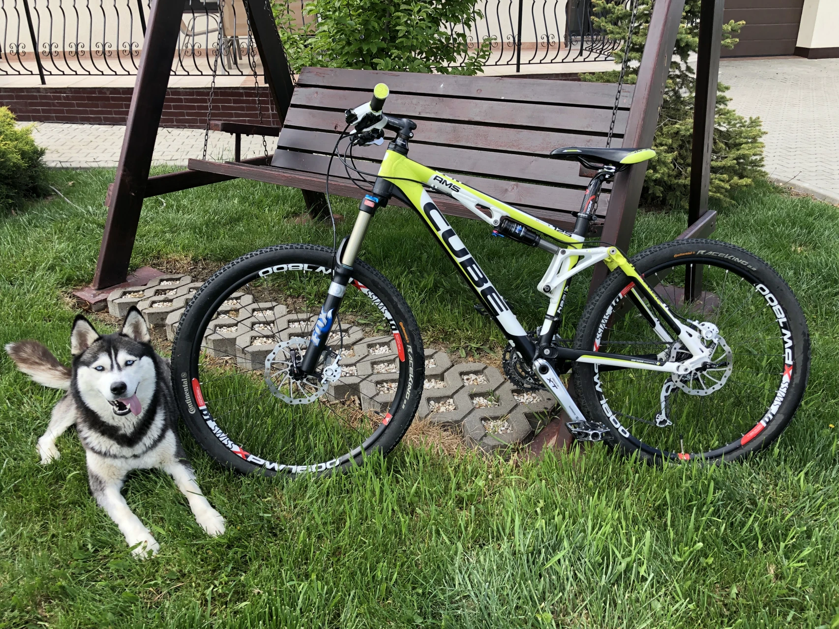 7. Bicicleta Cube AMS 125 PRO Full XT