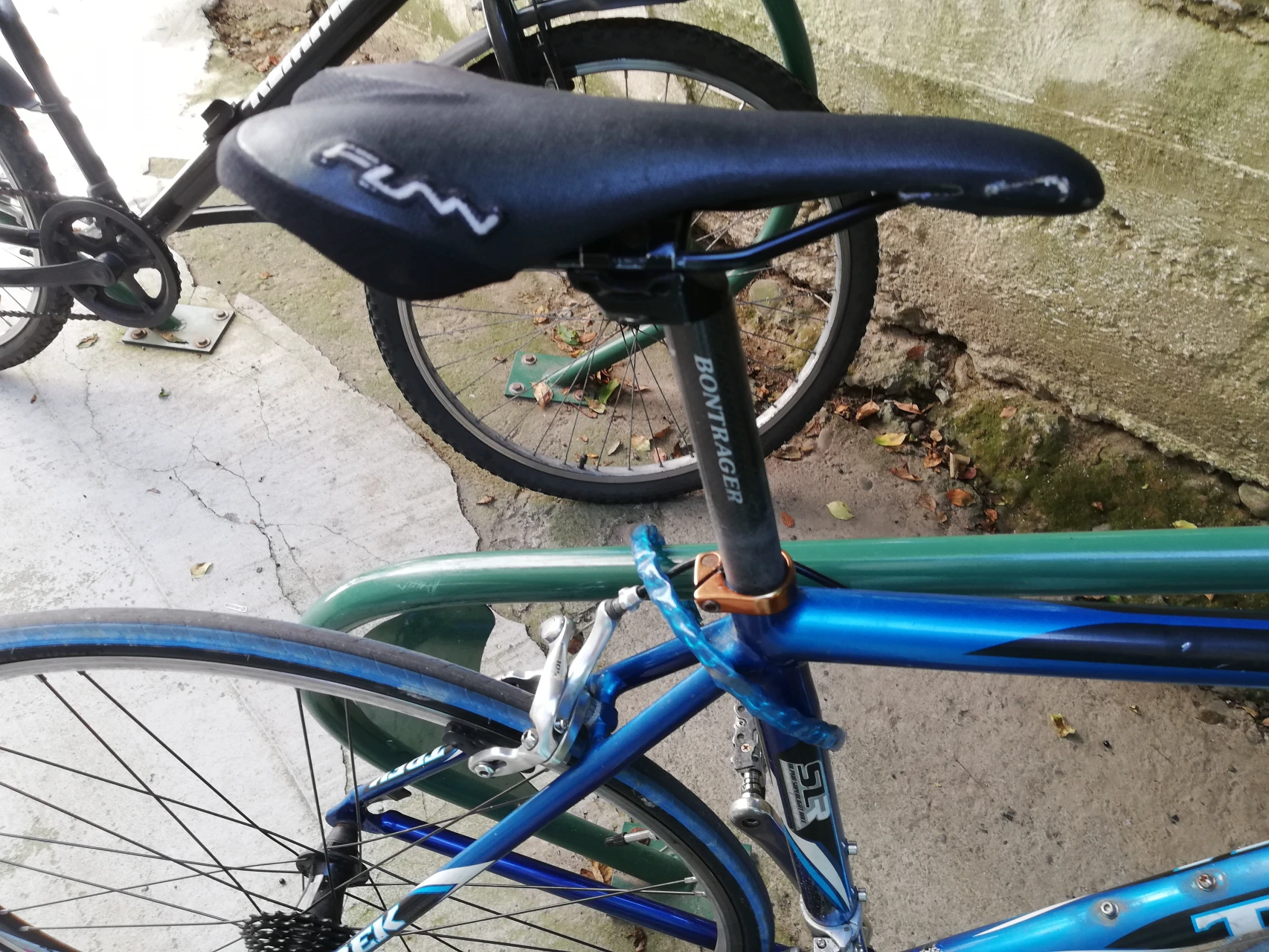 4. Vand sau schimb bicicleta TREK marimea 52
