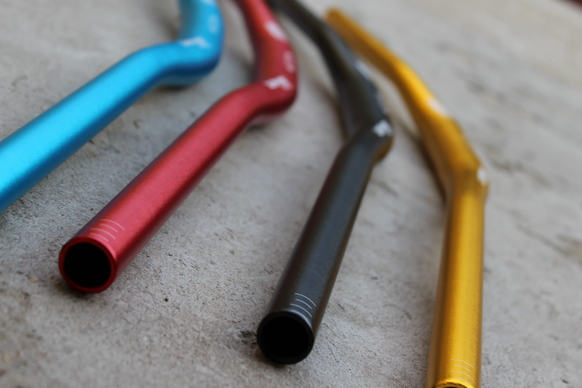 3. Wake Downhill Riserbar 780mm - 4 culori