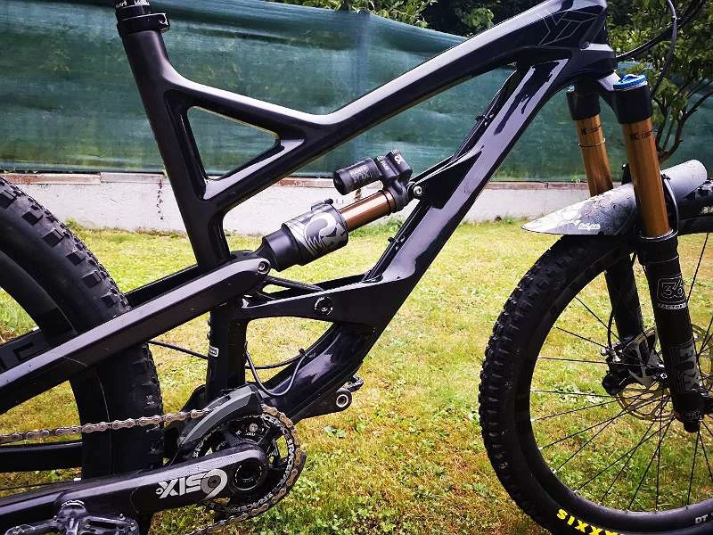 1. YT Capra CF Pro Race