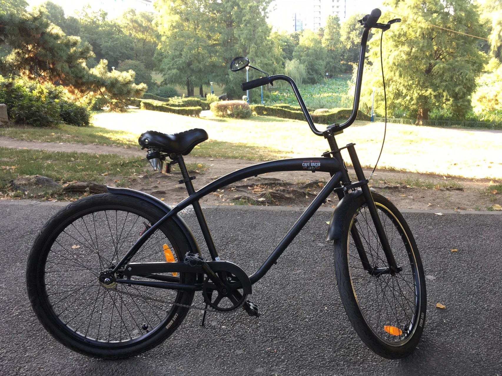 9. Bicicleta Cafe Racer UniEuro