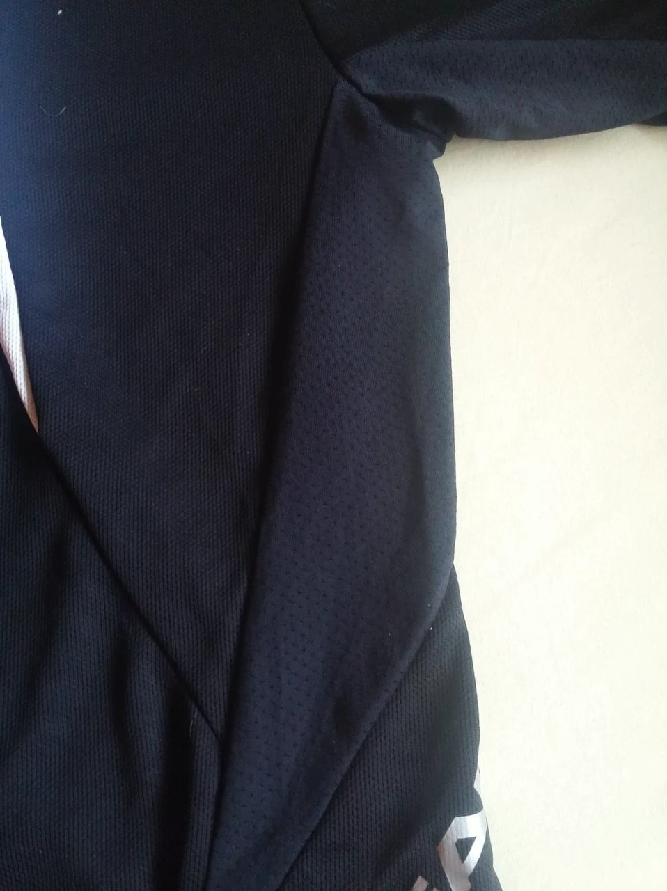 1. Tricou Head