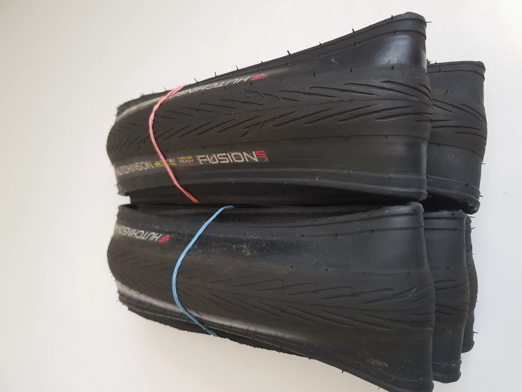 2. Vând cauciucuri tubeless Hutchinson Fusion 5 All SeasonTLR 700×28