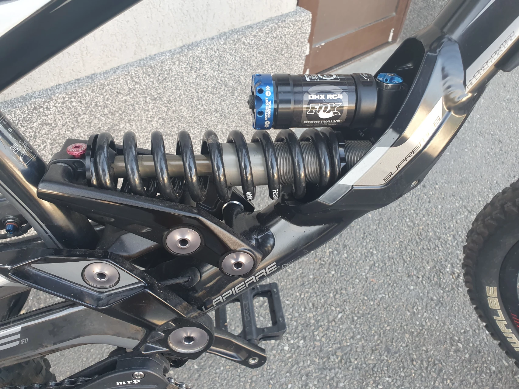 1. Lapierre DH 920