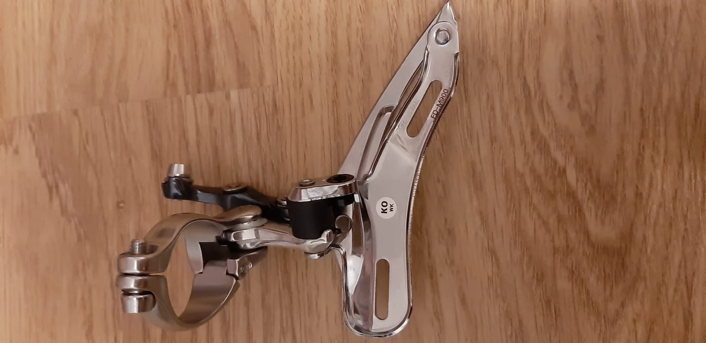 1. Schimbator fata nou Shimano XTR M-900