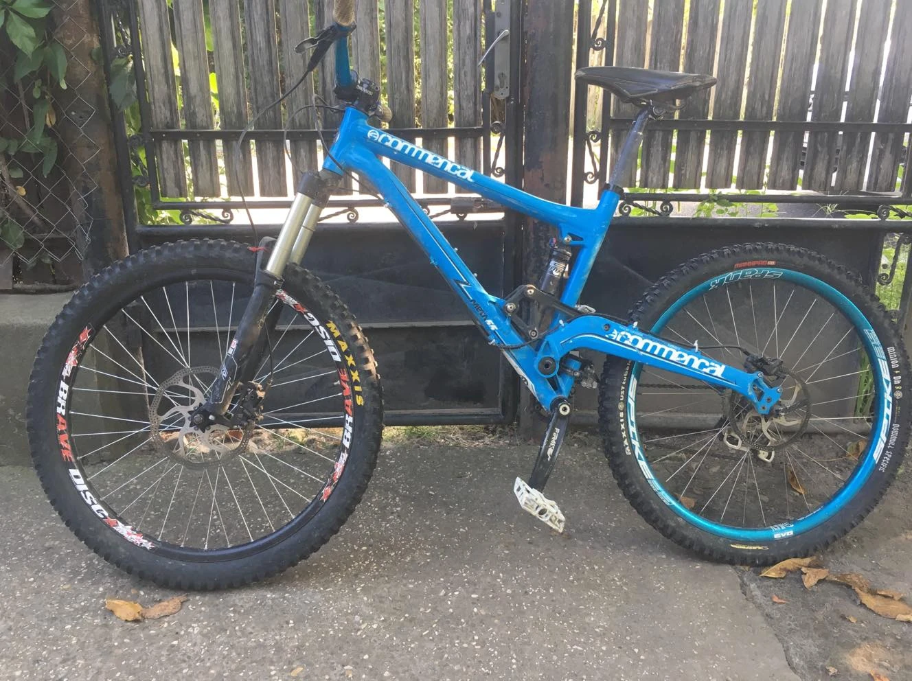 1. Bicicleta Commencal Meta 55 (Enduro/Trail) 2012, 2500 RON