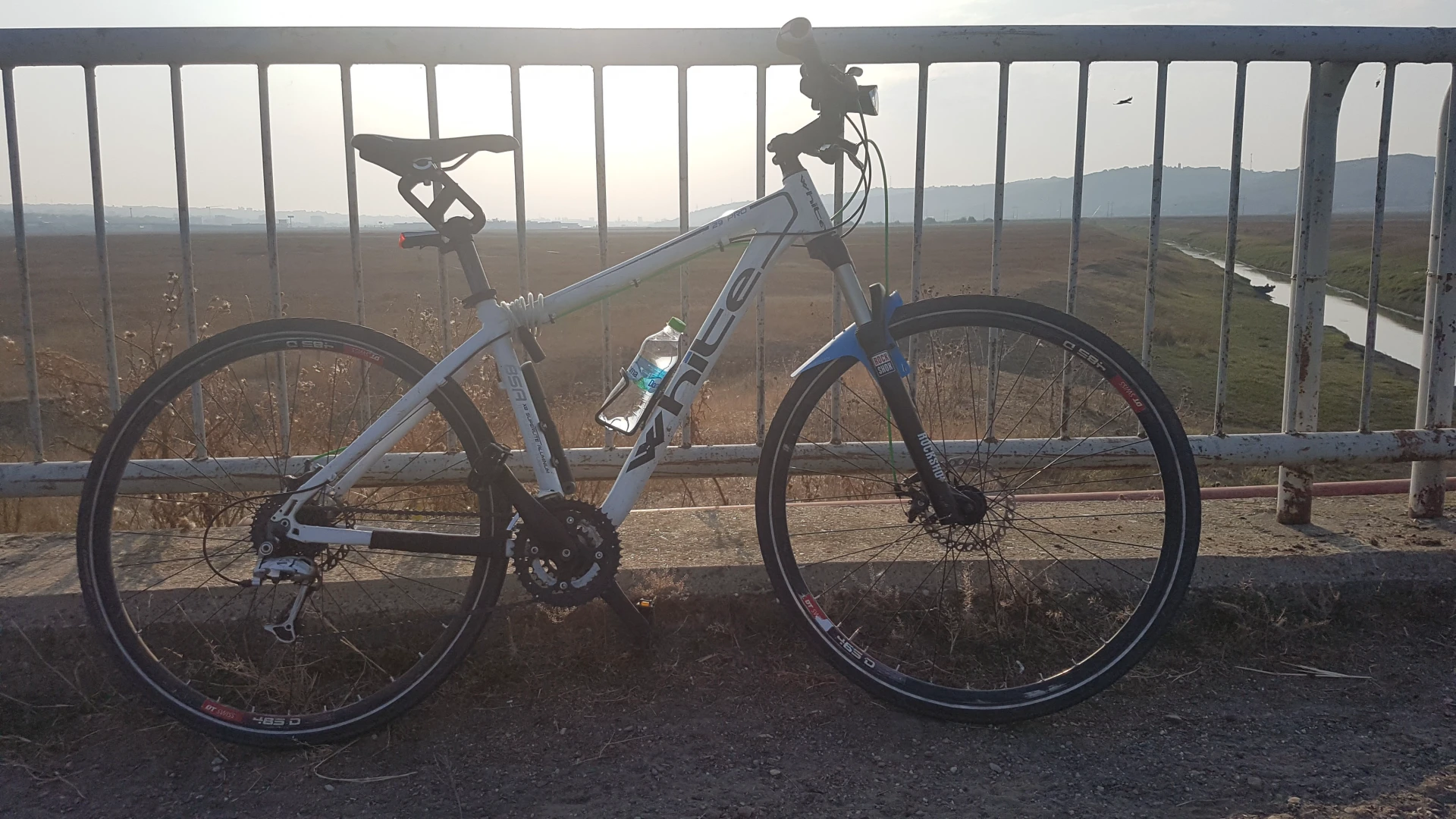 8. Vand bicicleta cu furca rock shox 30
