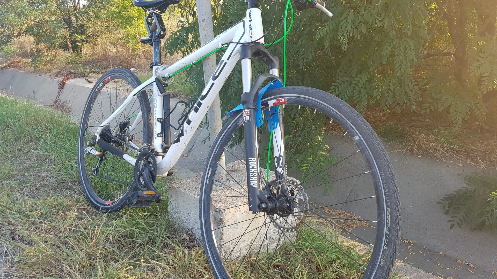 4. Vand bicicleta cu furca rock shox 30