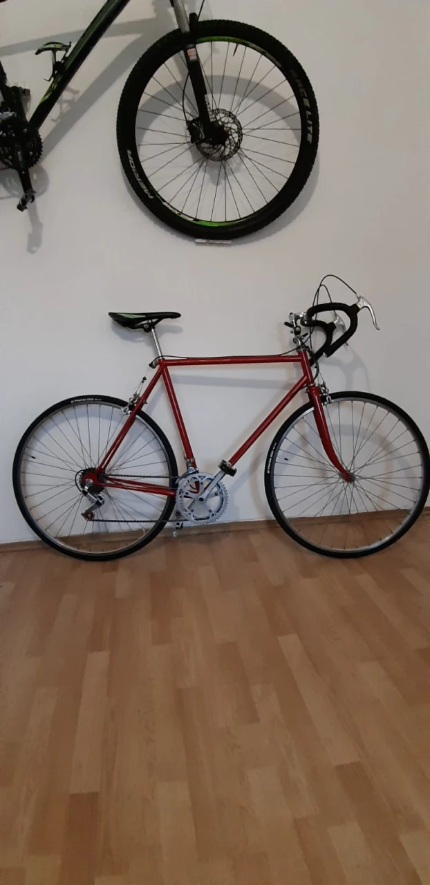 1. Bicicletă cursieră vintage Peugeot